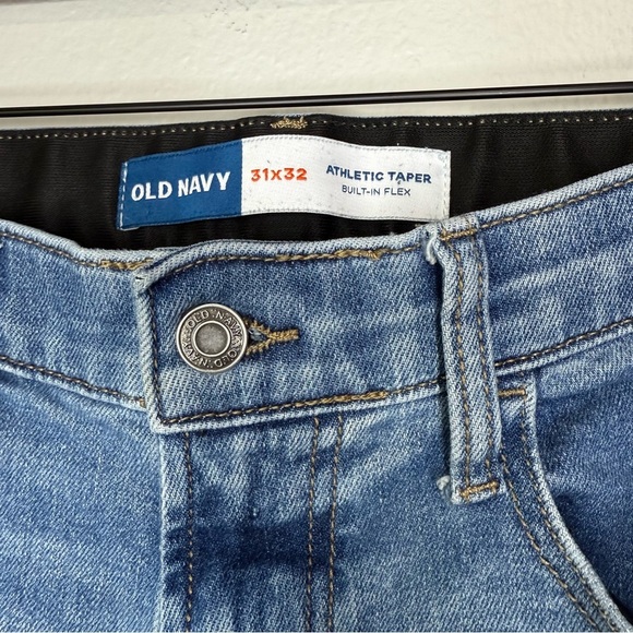 Old Navy Built-In Flex Jeans – Athletic Taper Fit (31x32) - Picture 3 of 4